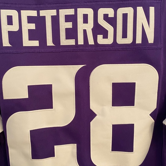 NFL Vikings on field jersey Adrian Peterson euc - Picture 3 of 5